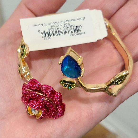 BETSEY JOHNSON ROSE FLOWER HINGED BANGLE CUFF BRACELET gold tone hinged bangle - Picture 7 of 12